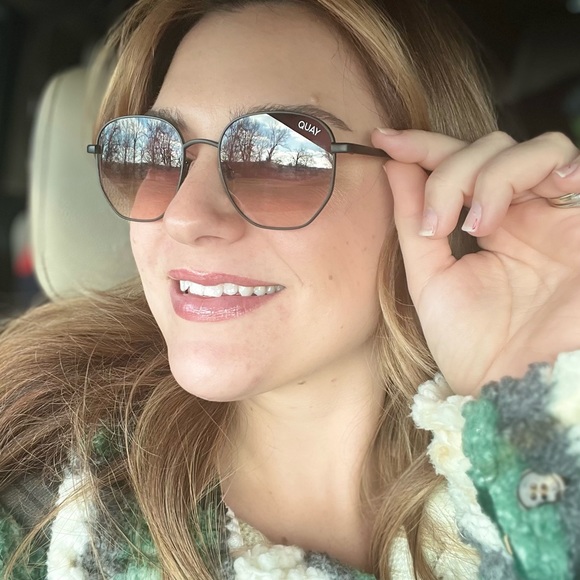 QUAY Big Time Sunglasses Black Frame Brown to Orange Gradient Lenses Unisex NWT - Picture 3 of 12